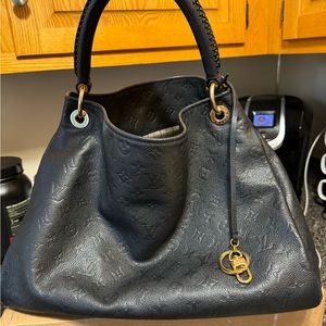Louis Vuitton Artsy - black leather